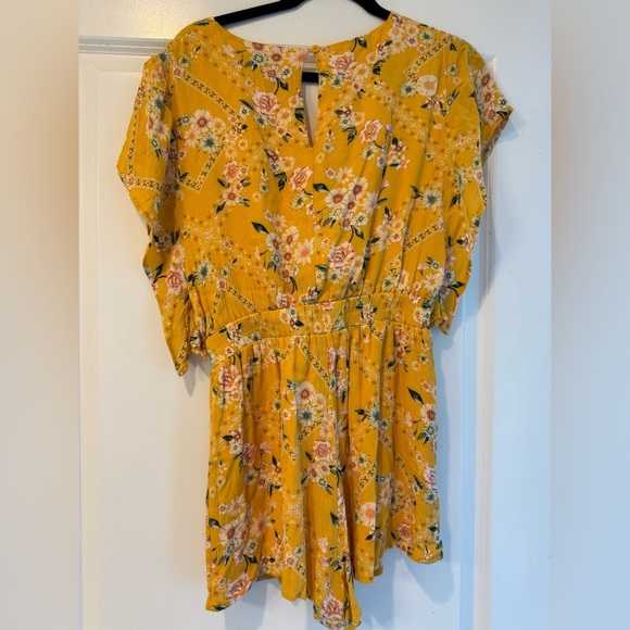 Paper Heart Tied Yellow Floral Romper Size 8 - Picture 6 of 6